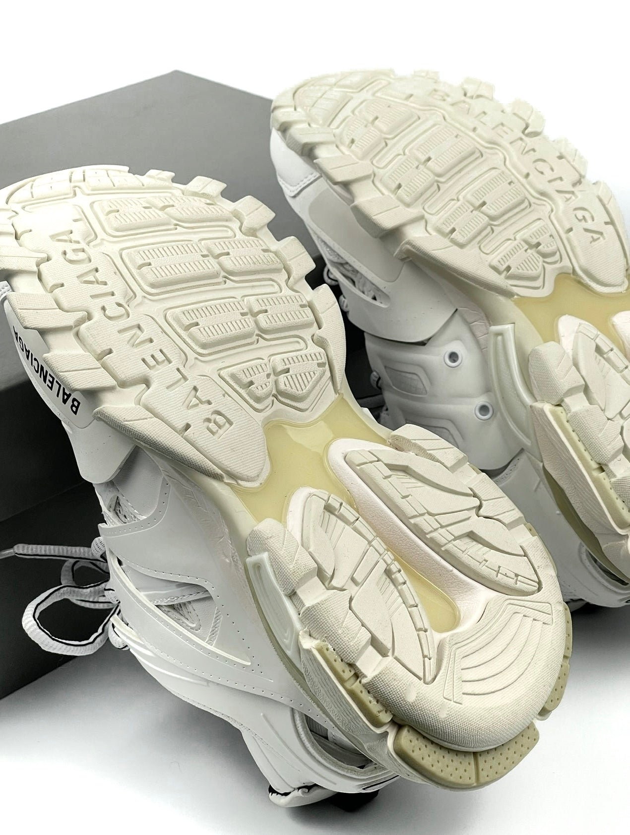 BALENCIAGA TRACK