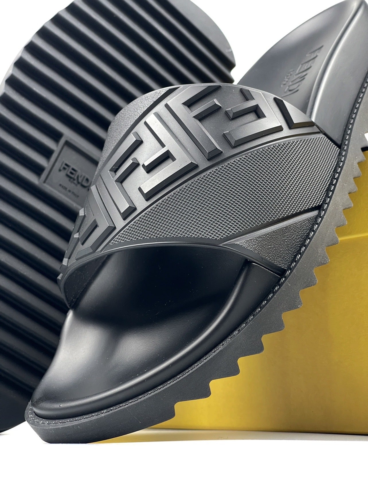 Sliduri Fendi