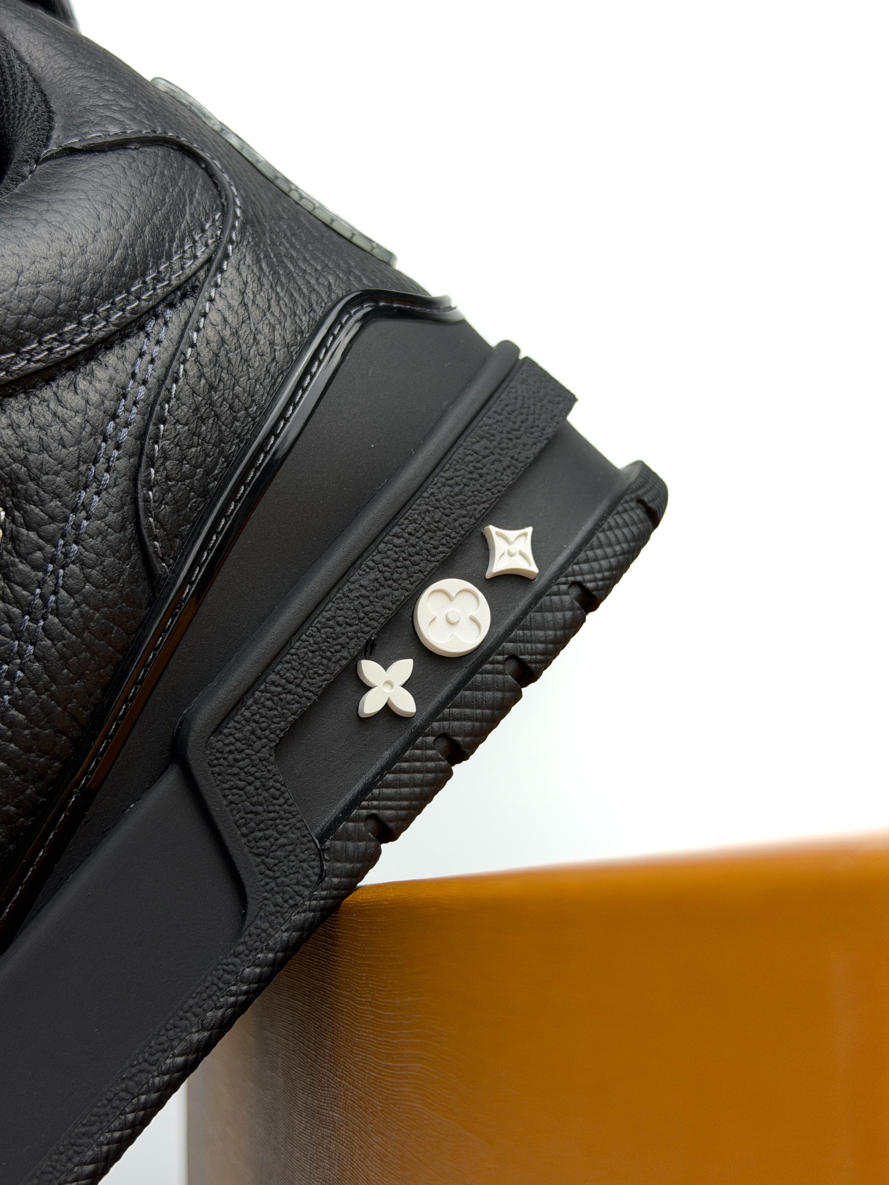 LV Skate