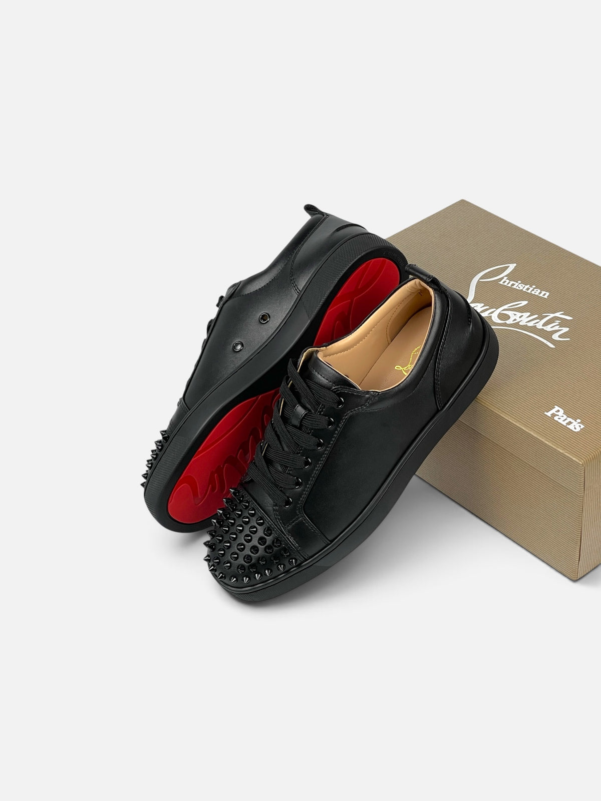 Черна кожа на Louboutin