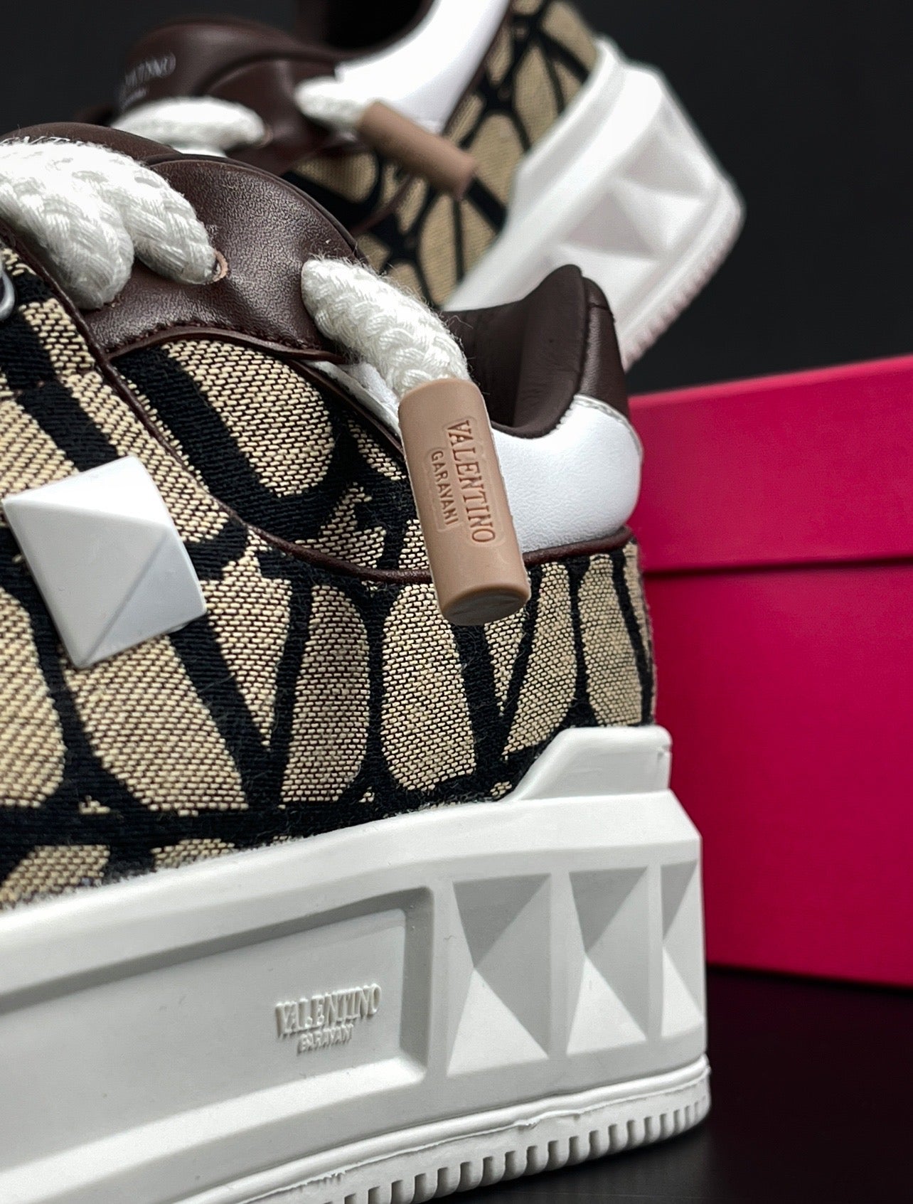 Valentino One Stud