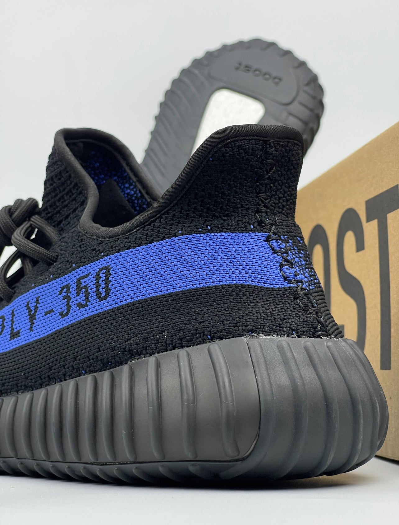 YEEZY 350 V2 DAZZLING BLUE DRIPLOCKER.BG