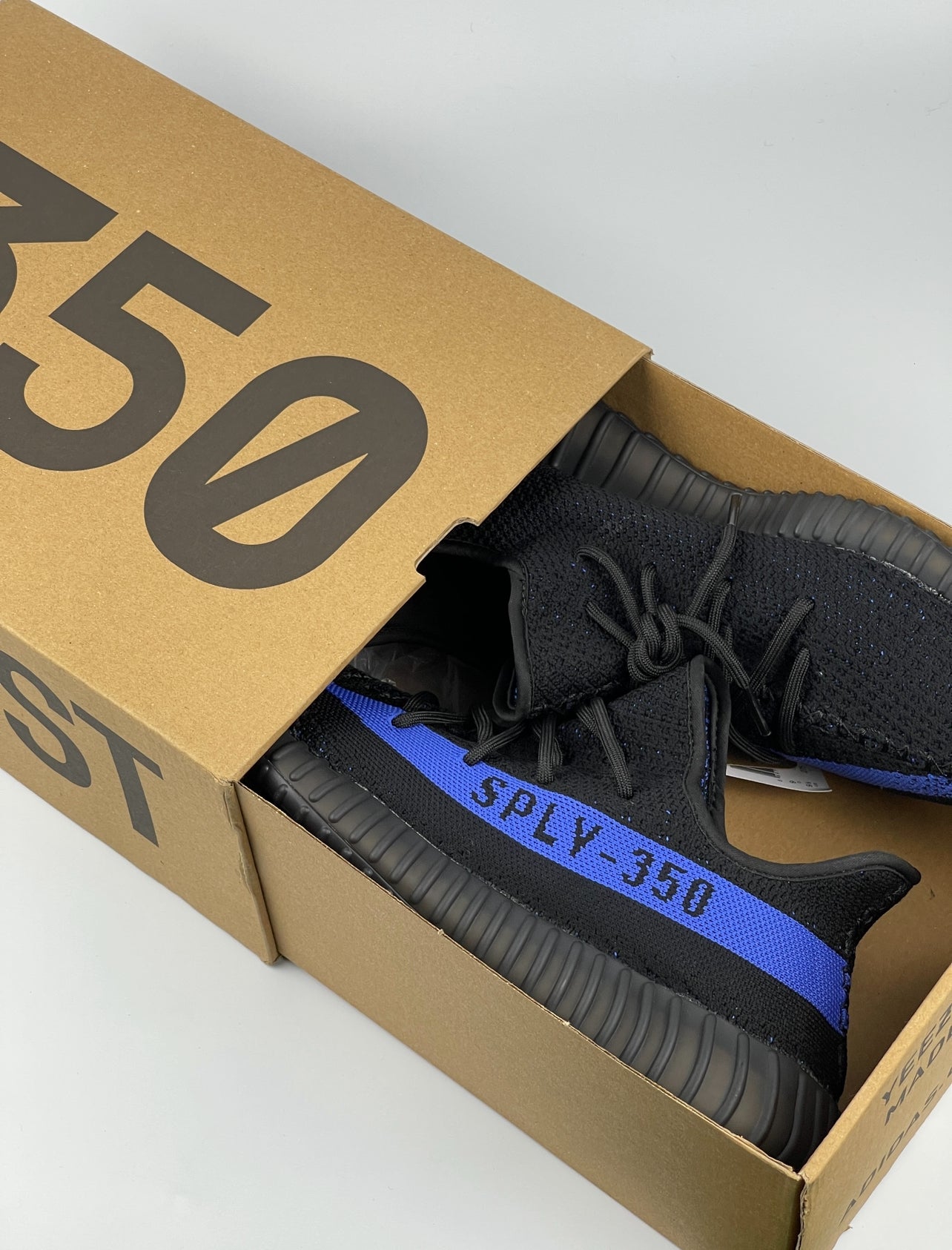 YEEZY 350 V2 DAZZLING BLUE DRIPLOCKER.BG