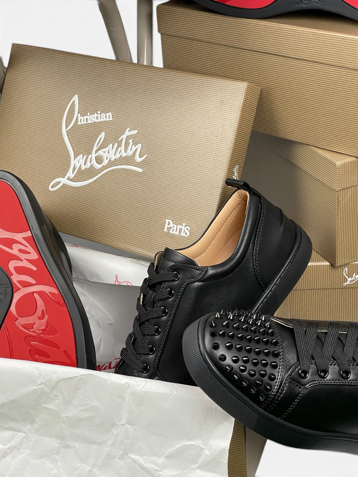 Черна кожа на Louboutin
