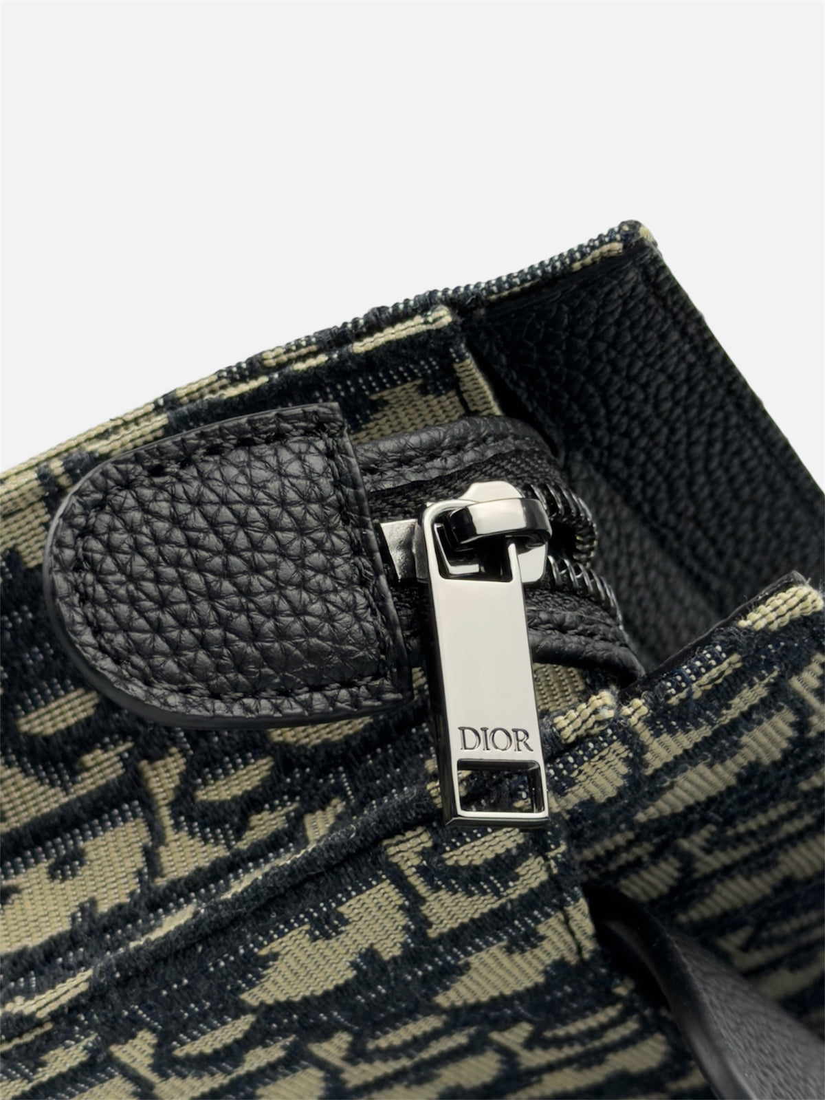 Monogram Pochette
