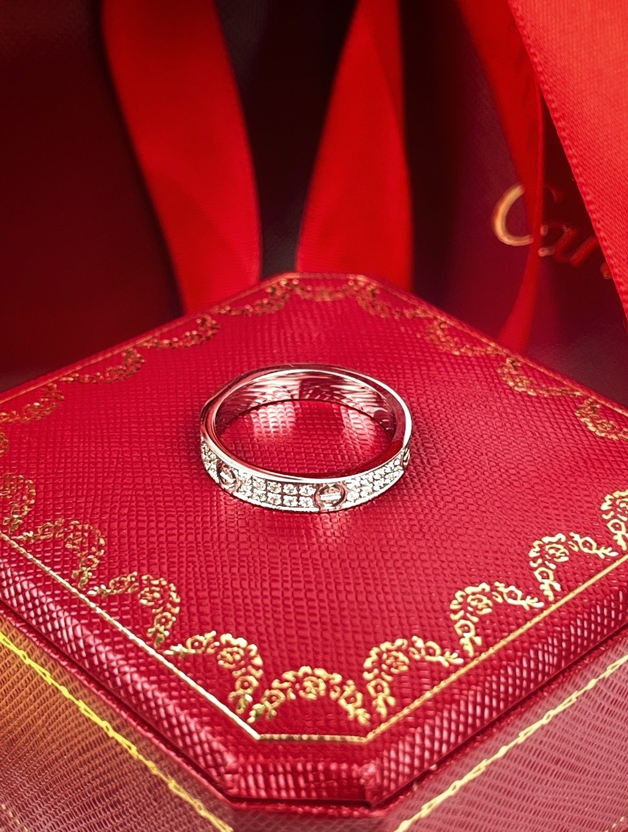 Inelul Cartier Love