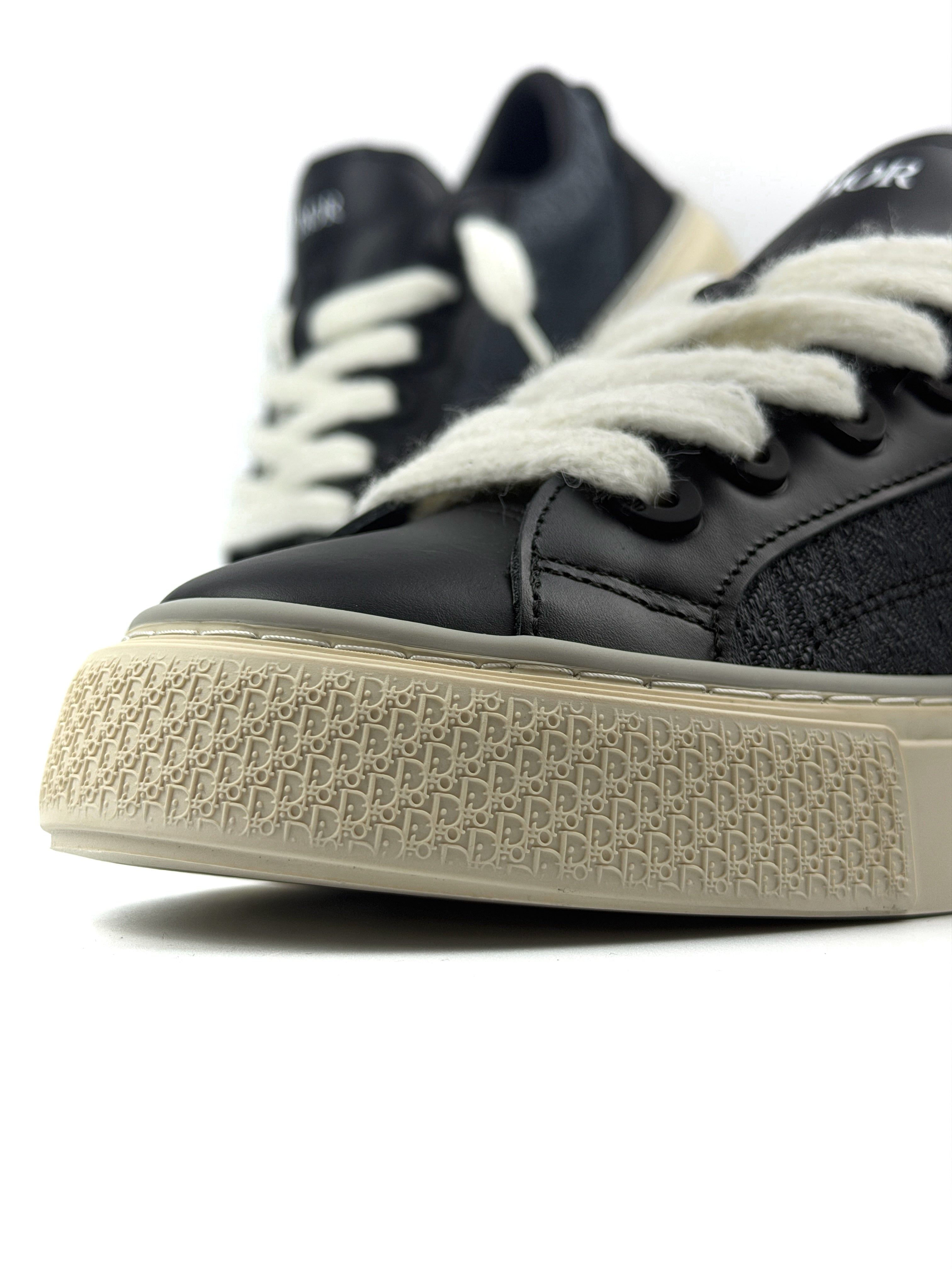 Dior B33