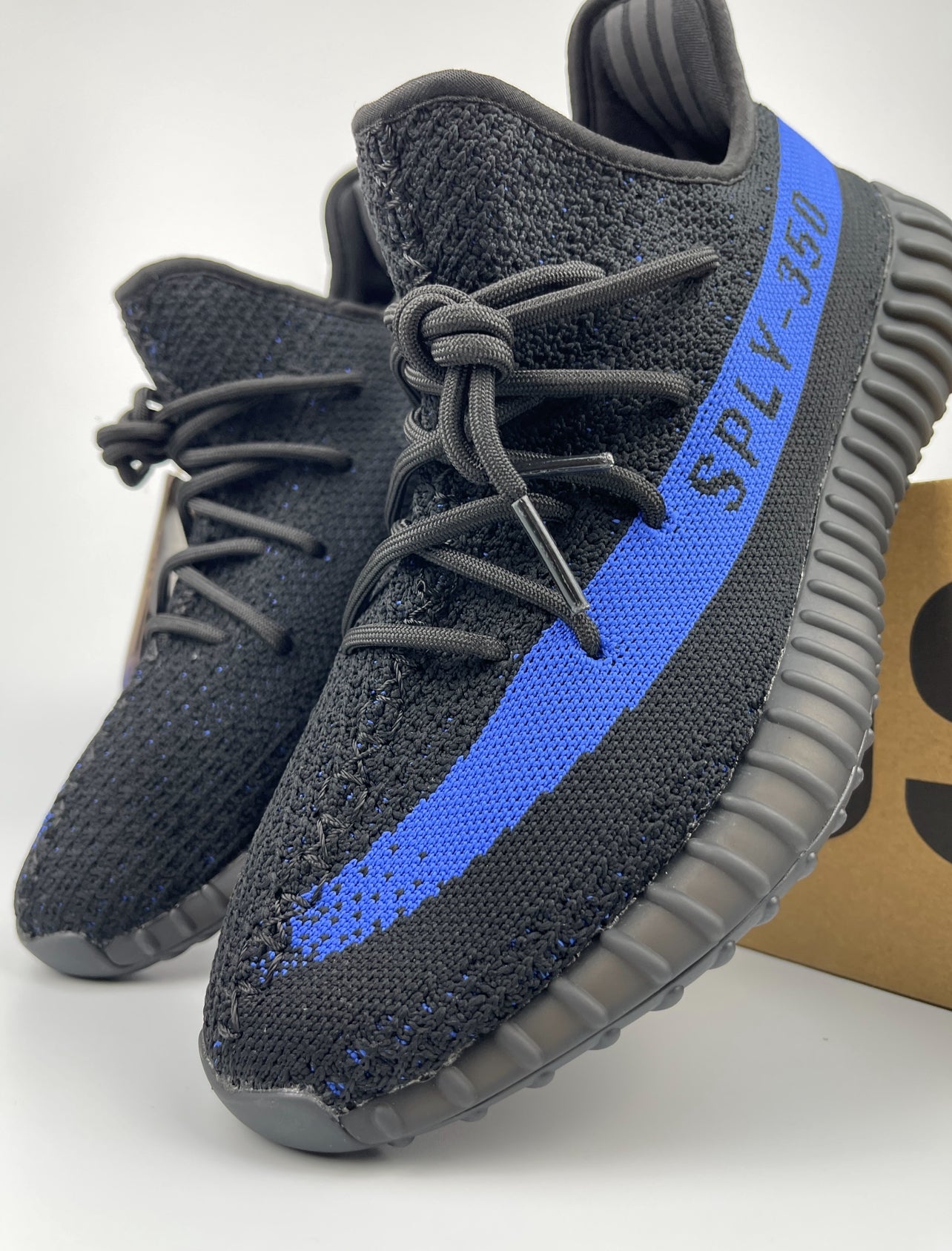 YEEZY 350 V2 DAZZLING BLUE DRIPLOCKER.BG