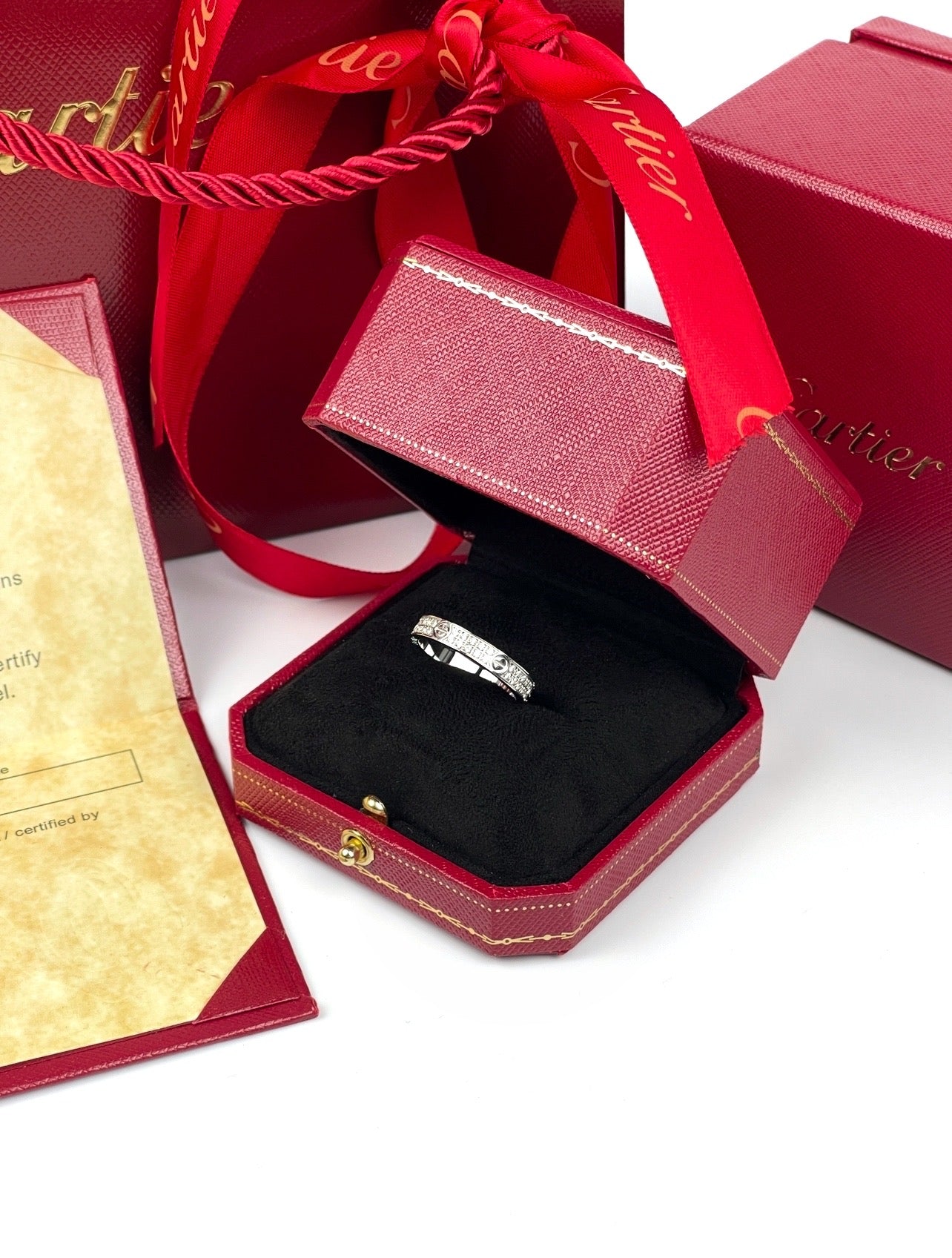 Inelul Cartier Love